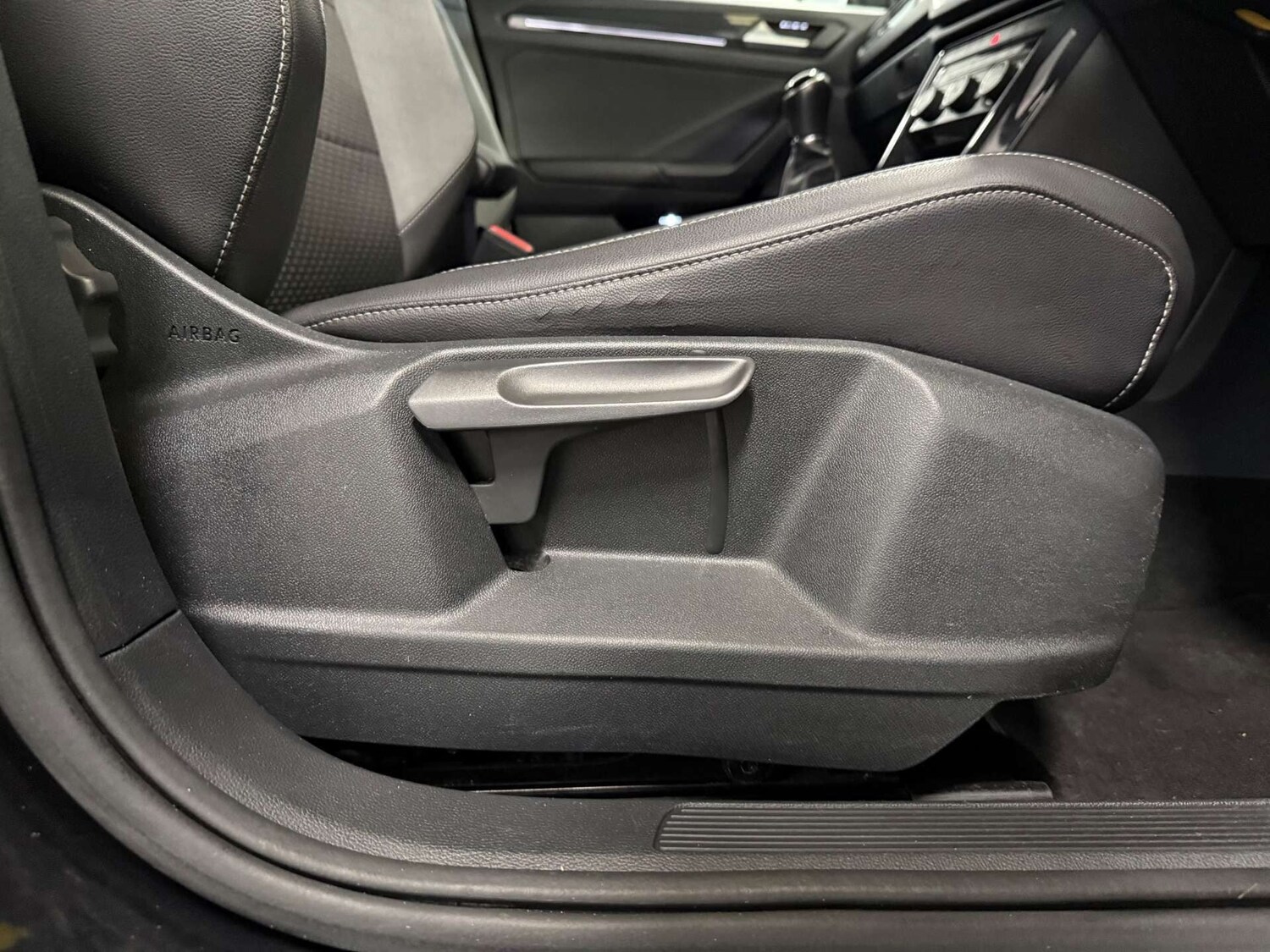 Used Volkswagen T-Roc 2019 for sale - 77368060: Photo 11