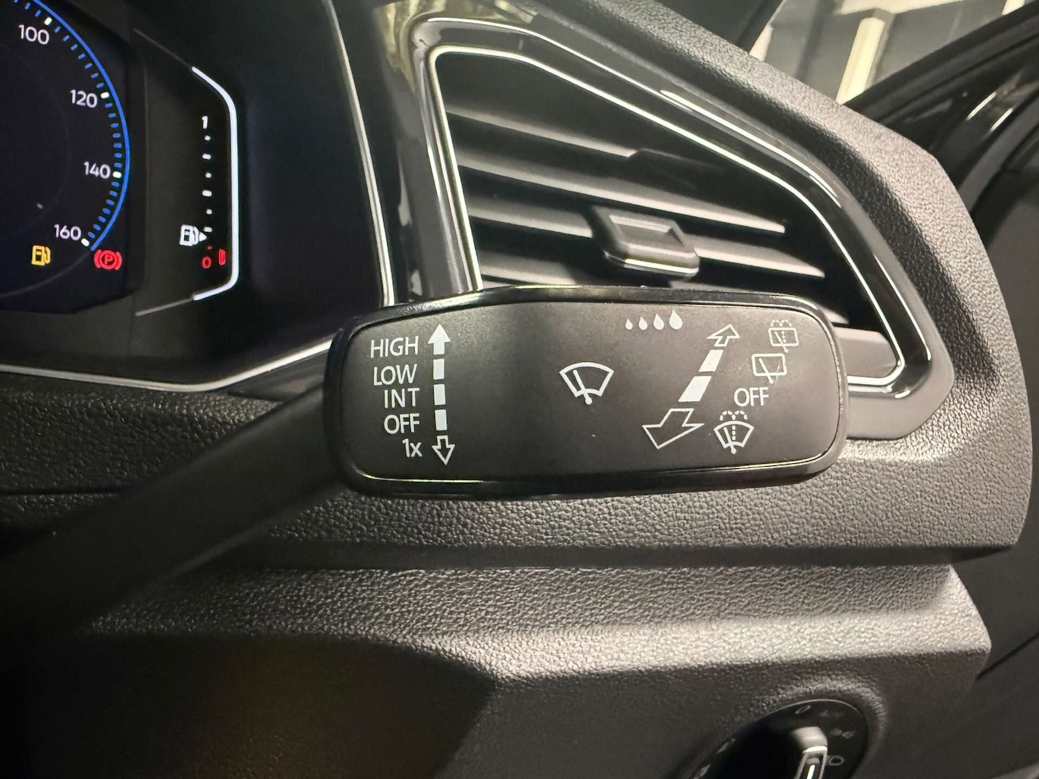 Used Volkswagen T-Roc 2019 for sale - 77368060: Photo 18