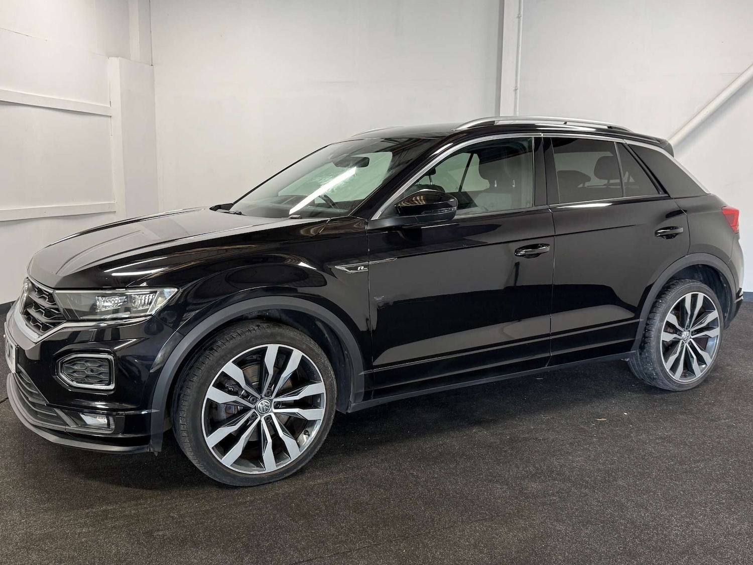 Used Volkswagen T-Roc 2019 for sale - 77368060: Photo 2