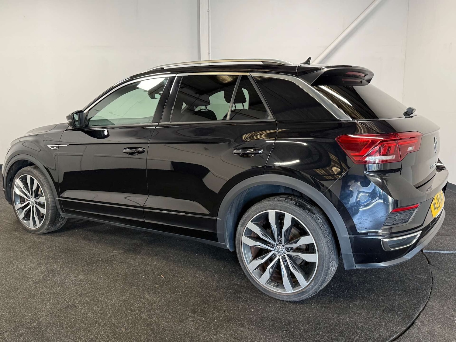 Used Volkswagen T-Roc 2019 for sale - 77368060: Photo 3