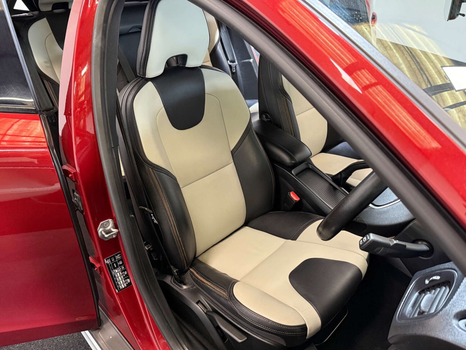 Used Volvo V40 2018 for sale - 77418449: Photo 10