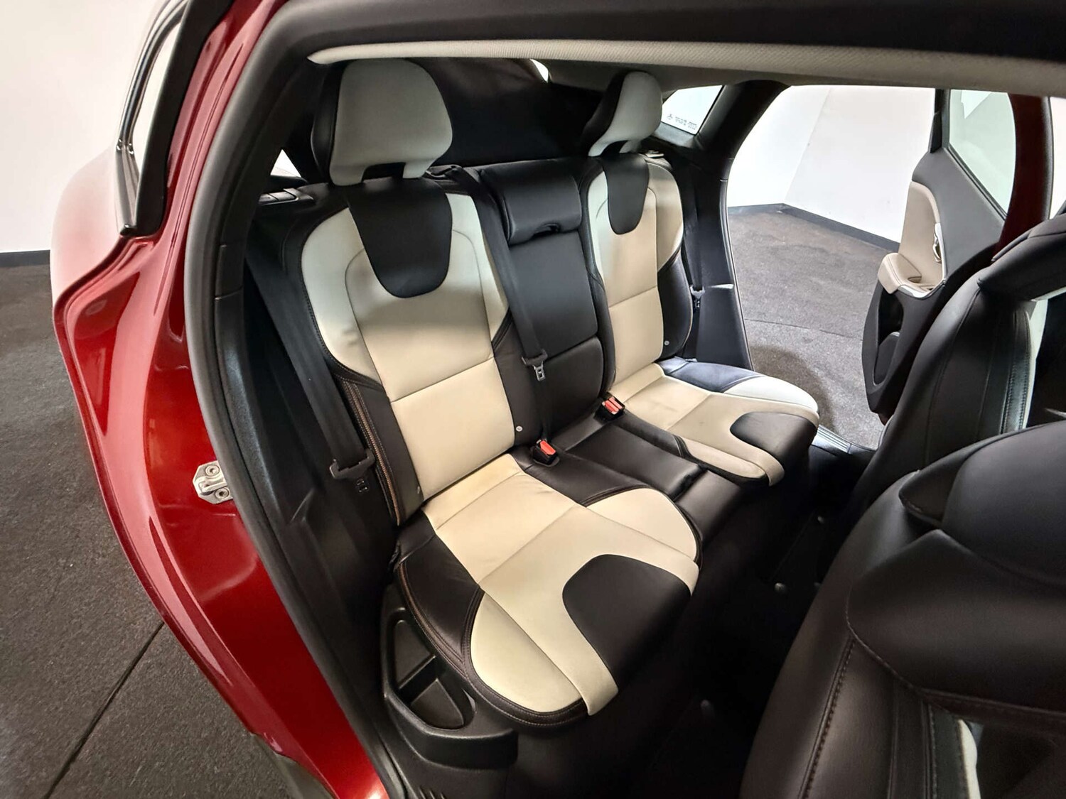 Used Volvo V40 2018 for sale - 77418449: Photo 31