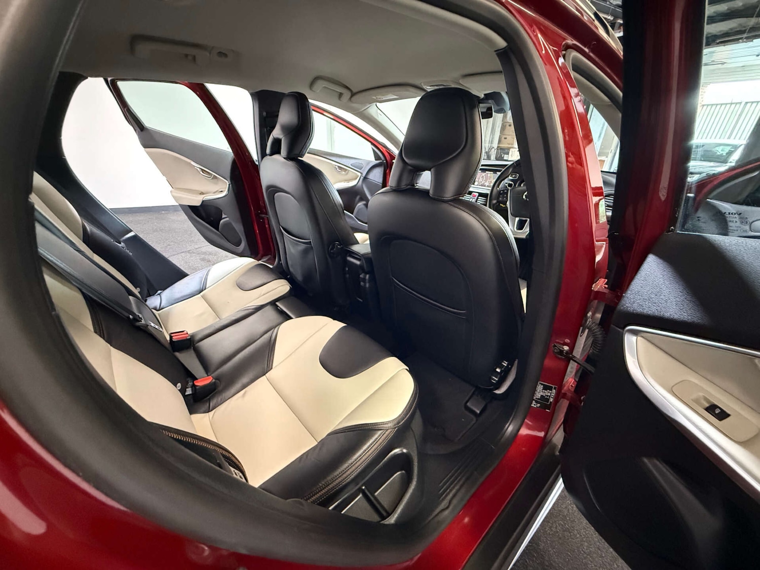 Used Volvo V40 2018 for sale - 77418449: Photo 33