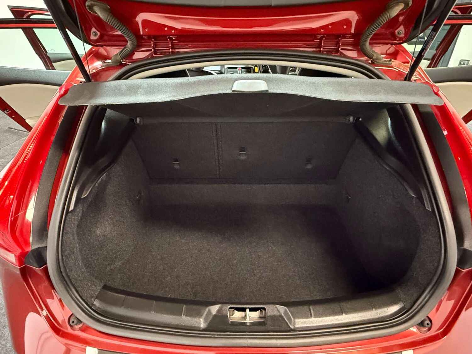 Used Volvo V40 2018 for sale - 77418449: Photo 35