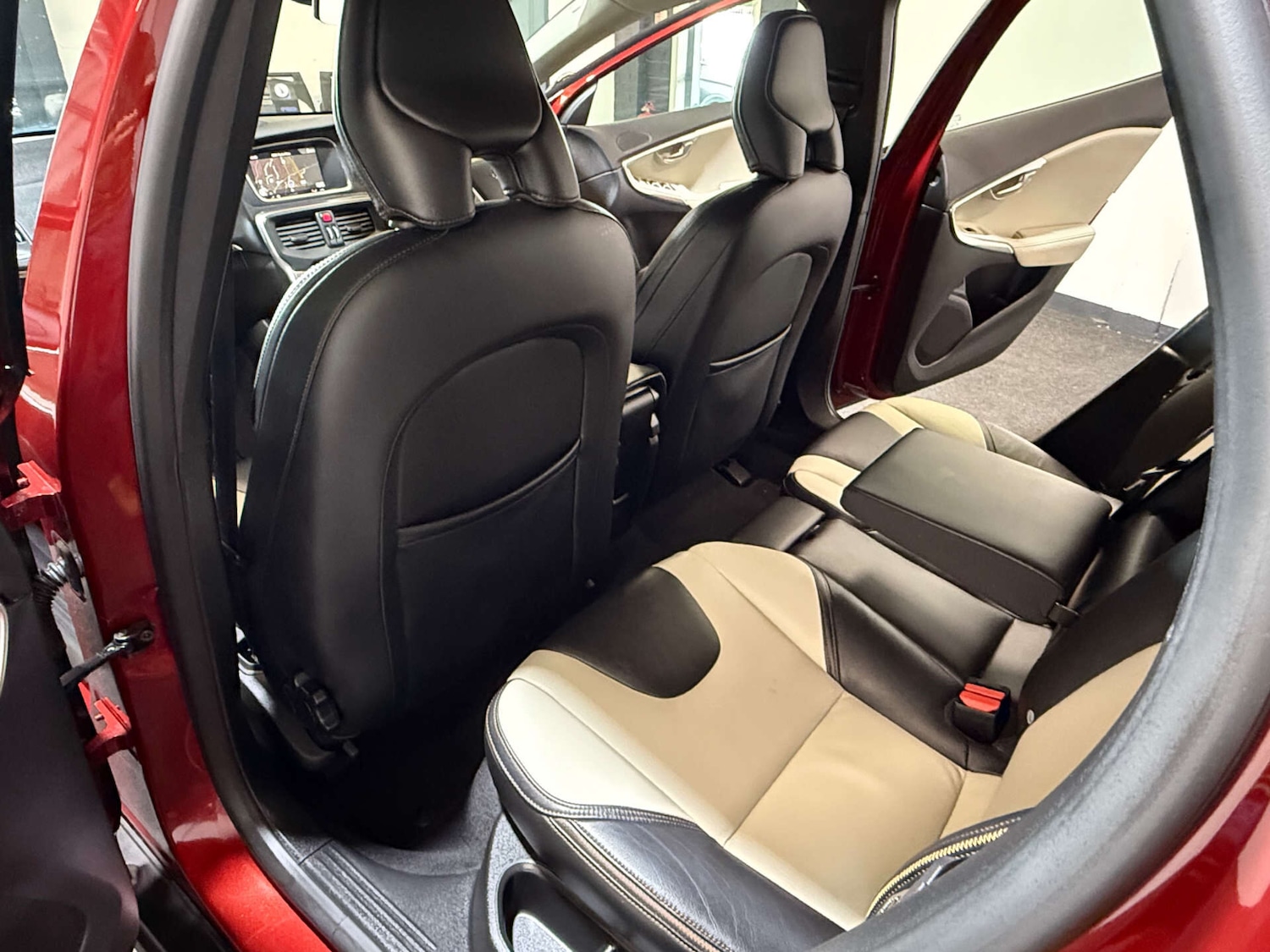 Used Volvo V40 2018 for sale - 77418449: Photo 40