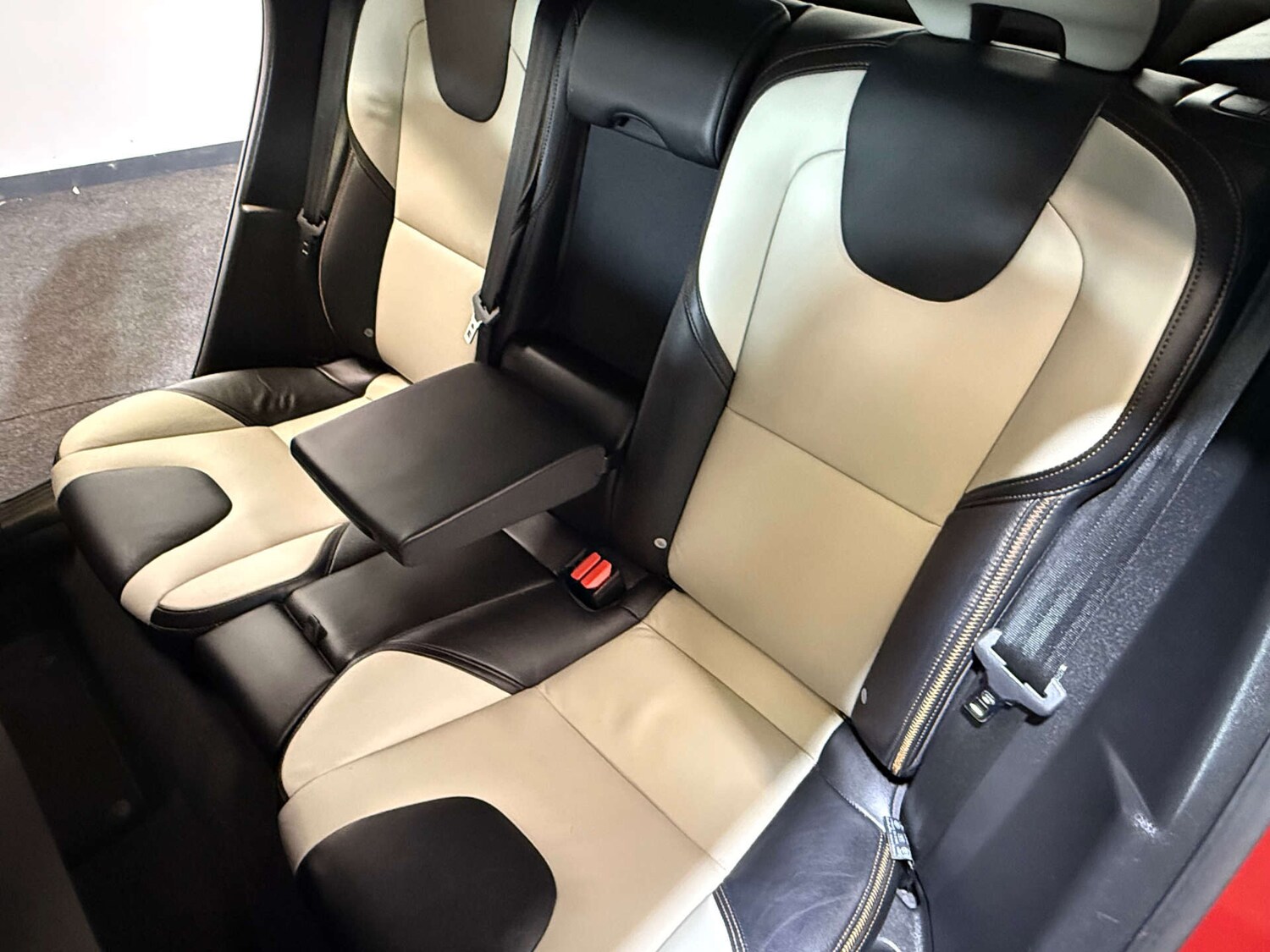 Used Volvo V40 2018 for sale - 77418449: Photo 42