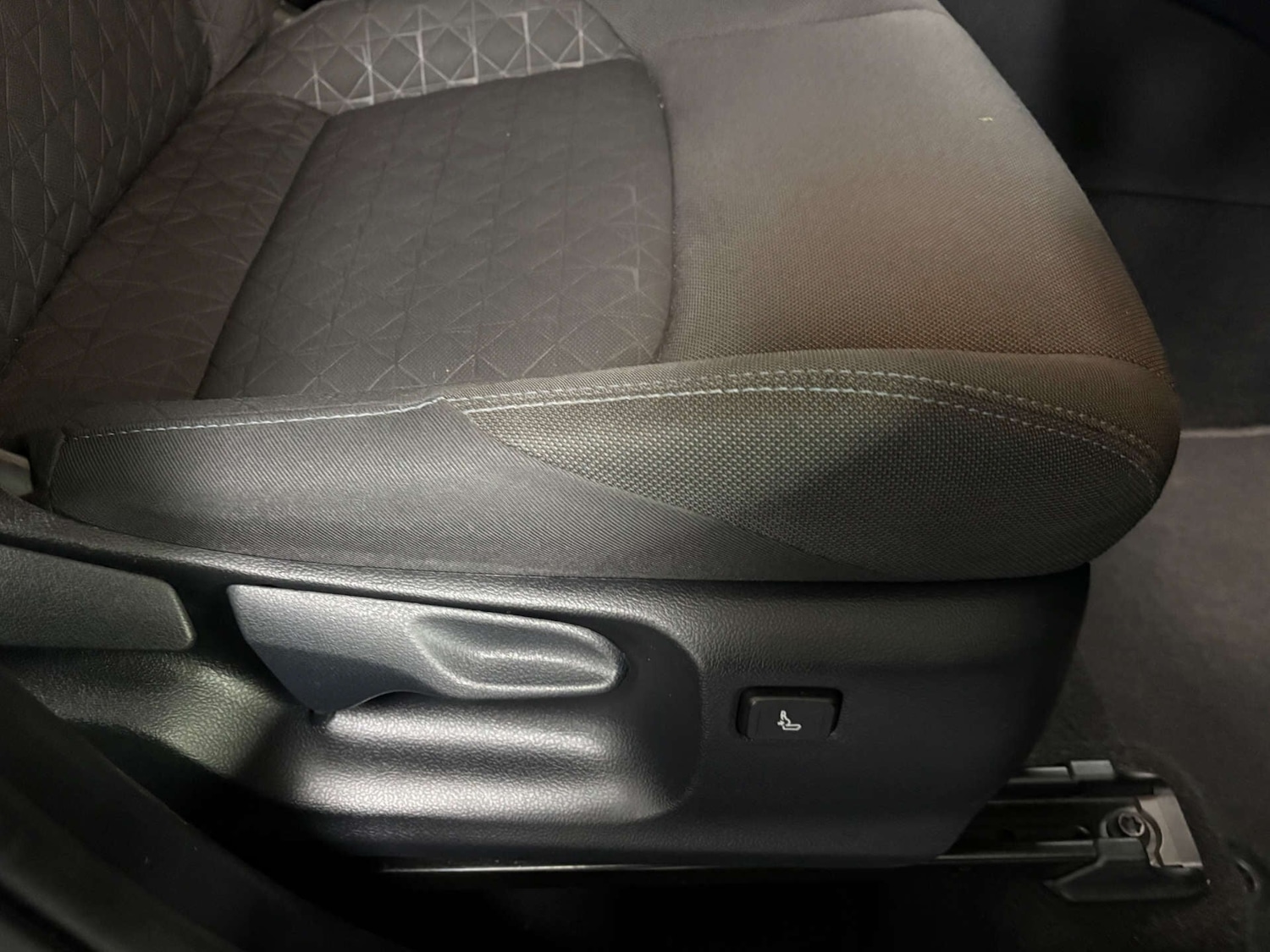 Used Toyota C-HR 2020 for sale - 76961673: Photo 10