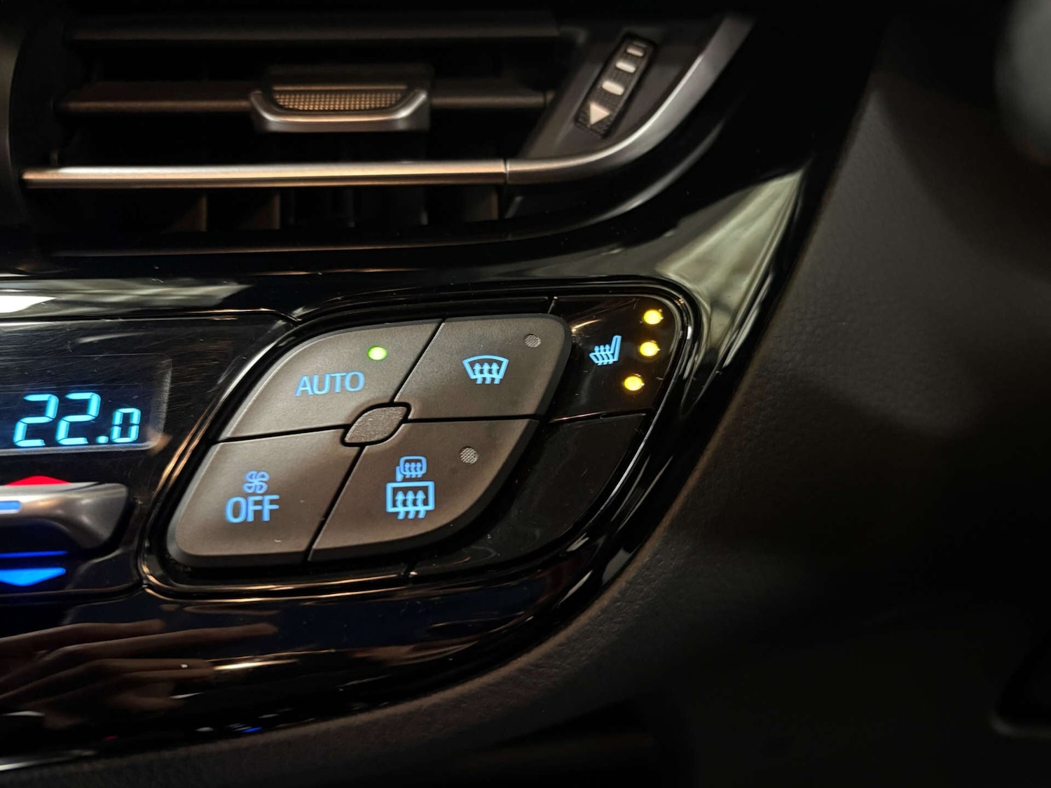 Used Toyota C-HR 2020 for sale - 76961673: Photo 25