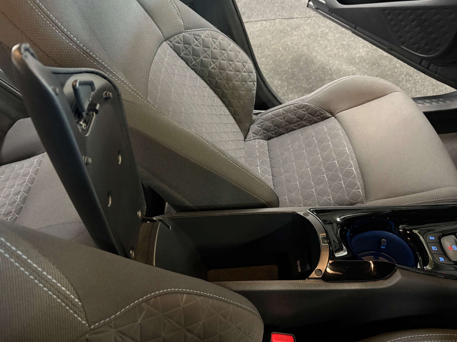 Used Toyota C-HR 2020 for sale - 76961673: Photo 27