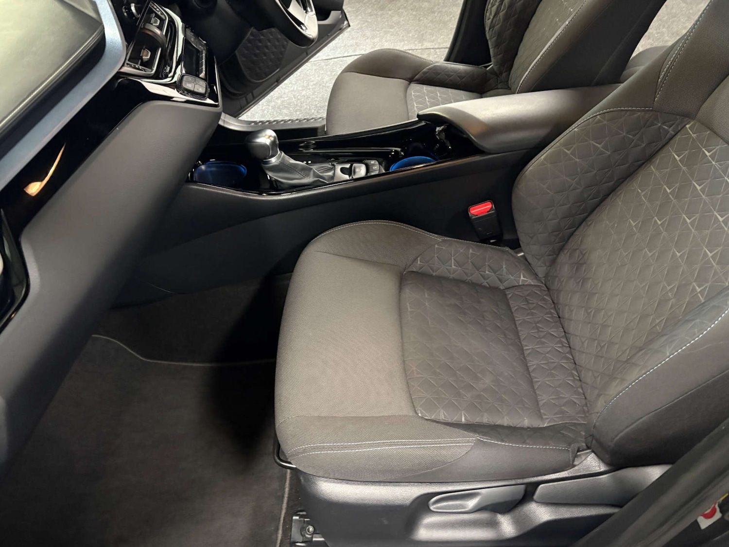 Used Toyota C-HR 2020 for sale - 76961673: Photo 47