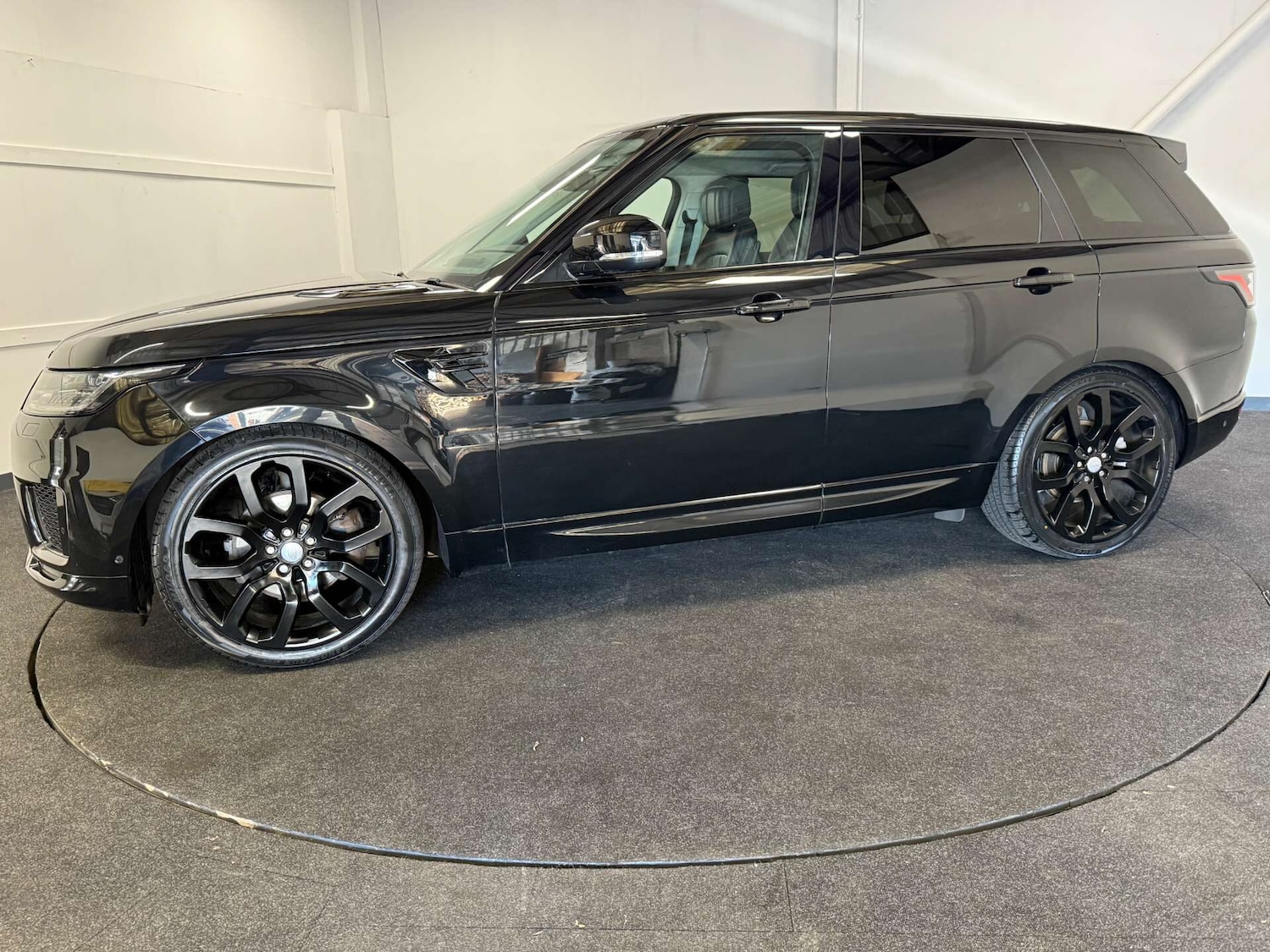 Used Land Rover Range Rover Sport 2018 for sale - 76638748: Photo 2