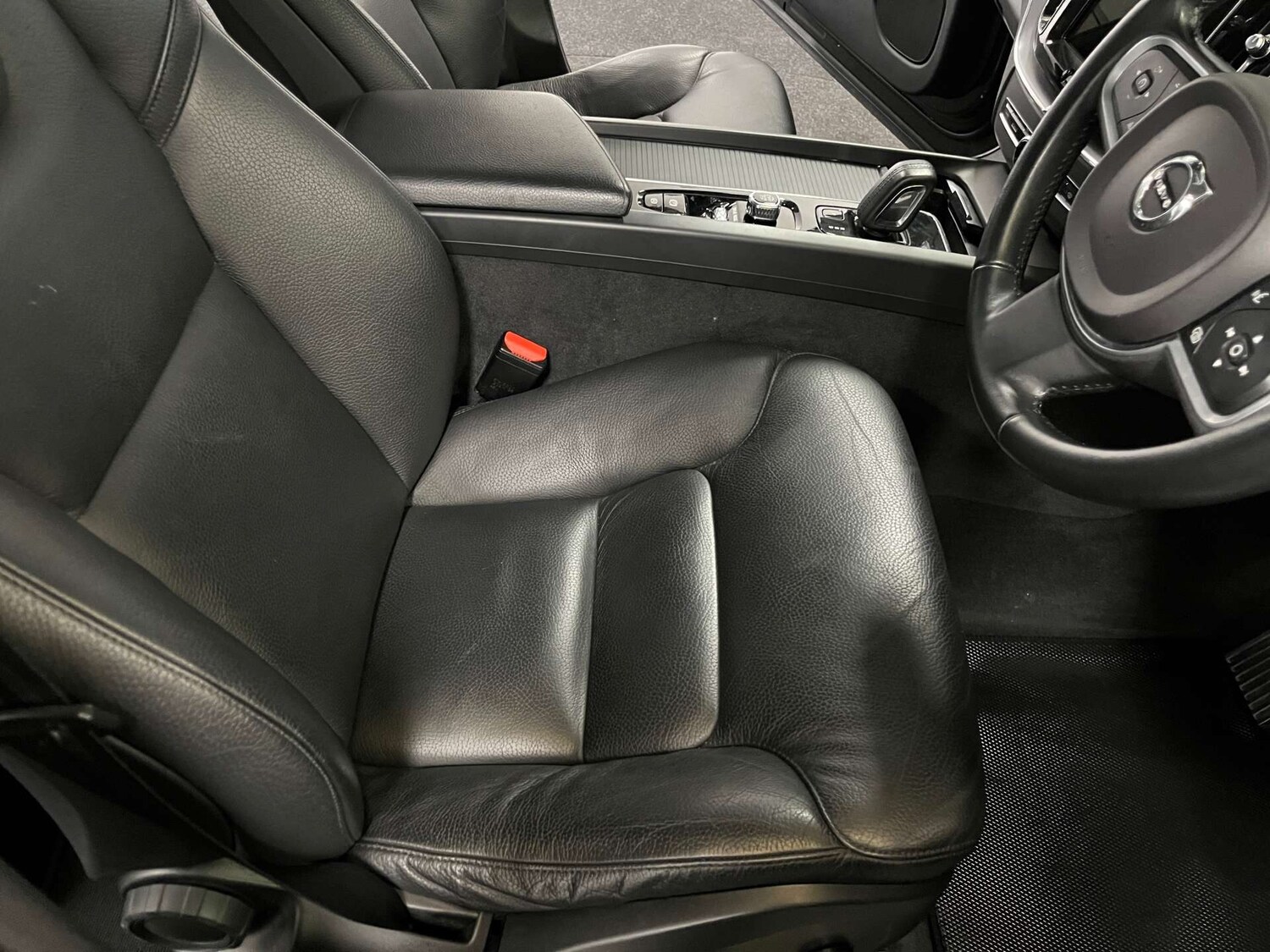 Used Volvo XC60 2021 for sale - 76589104: Photo 15