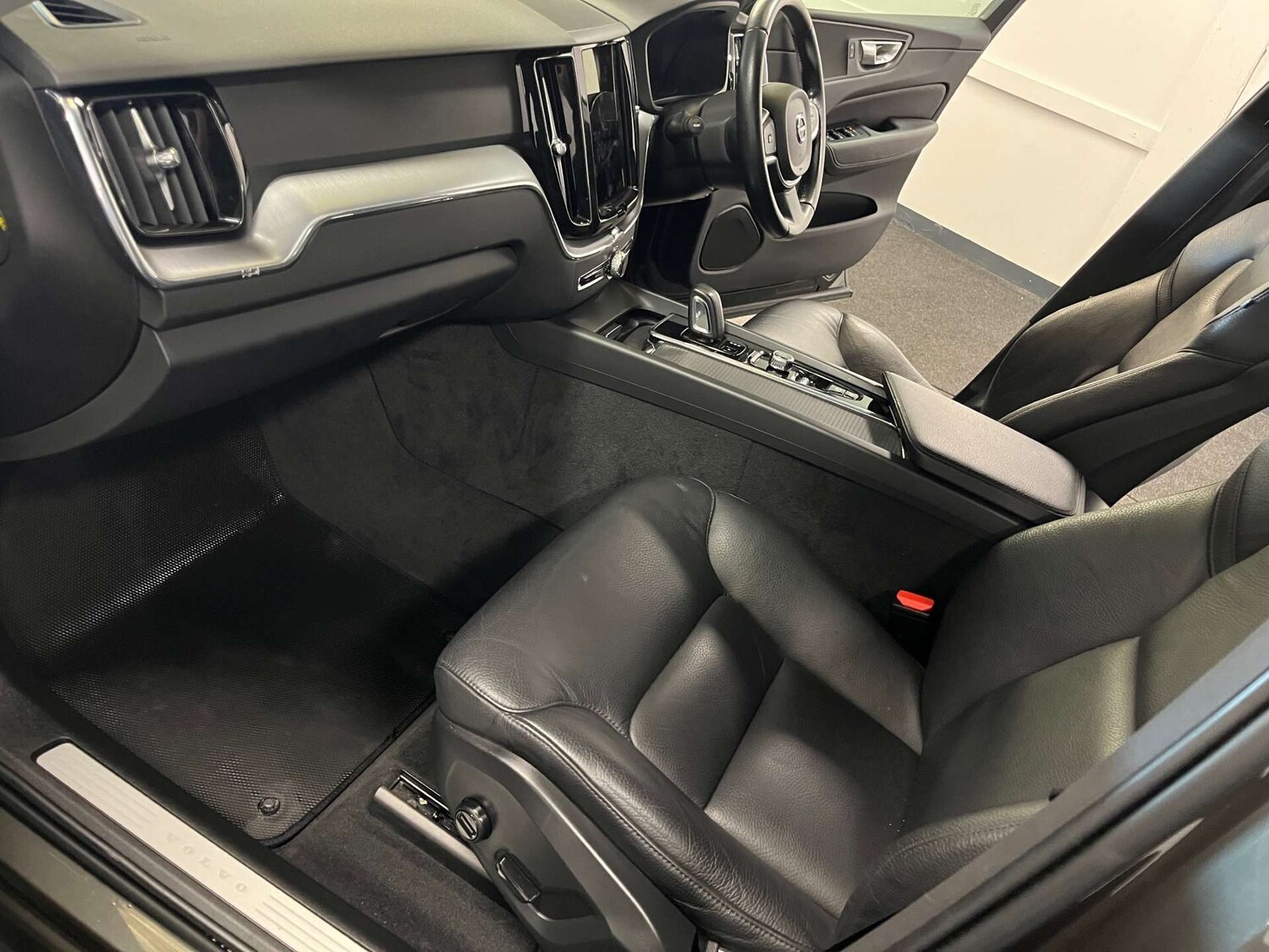 Used Volvo XC60 2021 for sale - 76589104: Photo 54