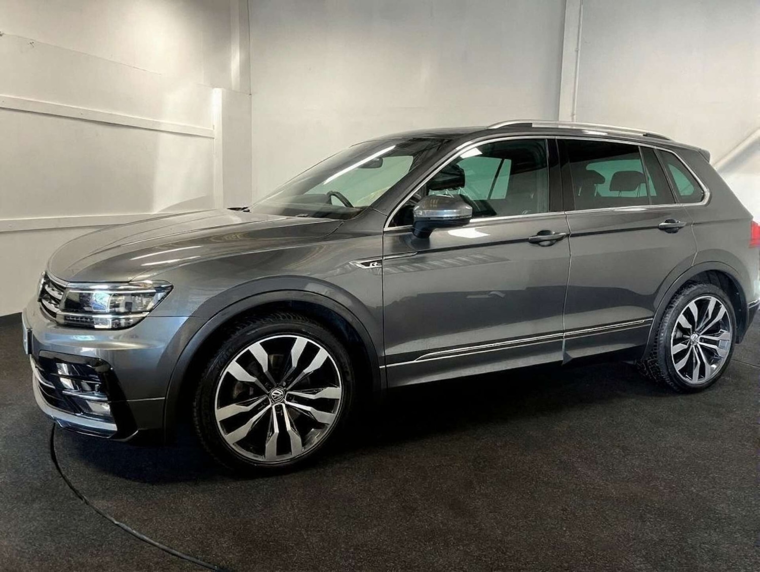 Used Volkswagen Tiguan 2018 for sale - 76697447: Photo 2