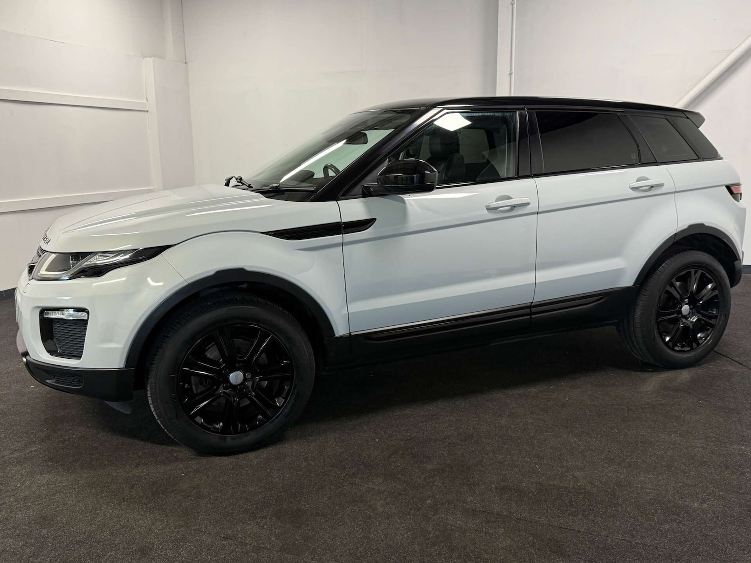 Used Land Rover Range Rover Evoque 2015 for sale - 76651137: Photo 2
