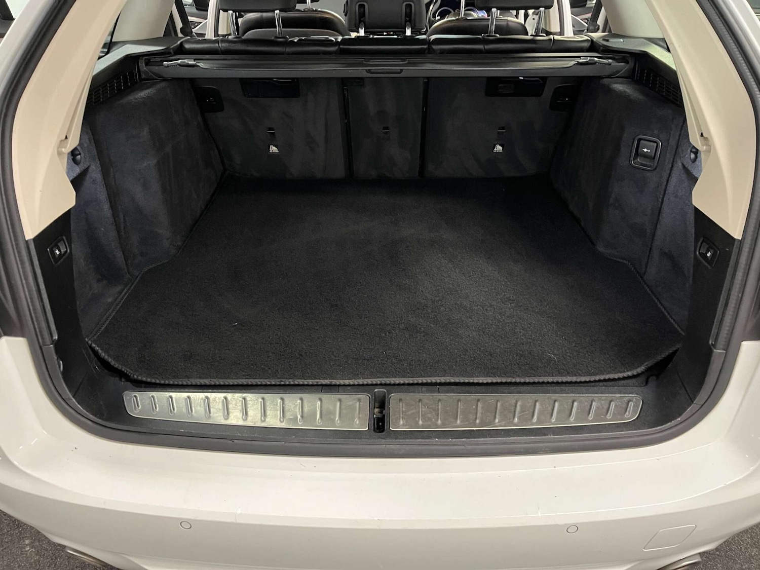 Used BMW 5 Series 2018 for sale - 76263346: Photo 37