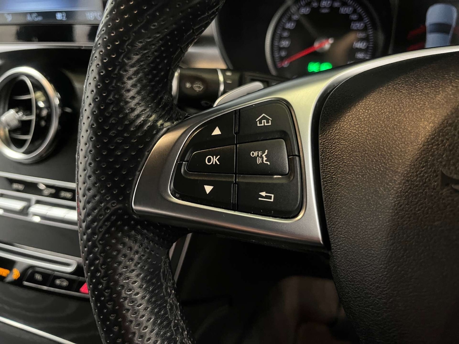 Used Mercedes-Benz GLC 2018 for sale - 76082184: Photo 19