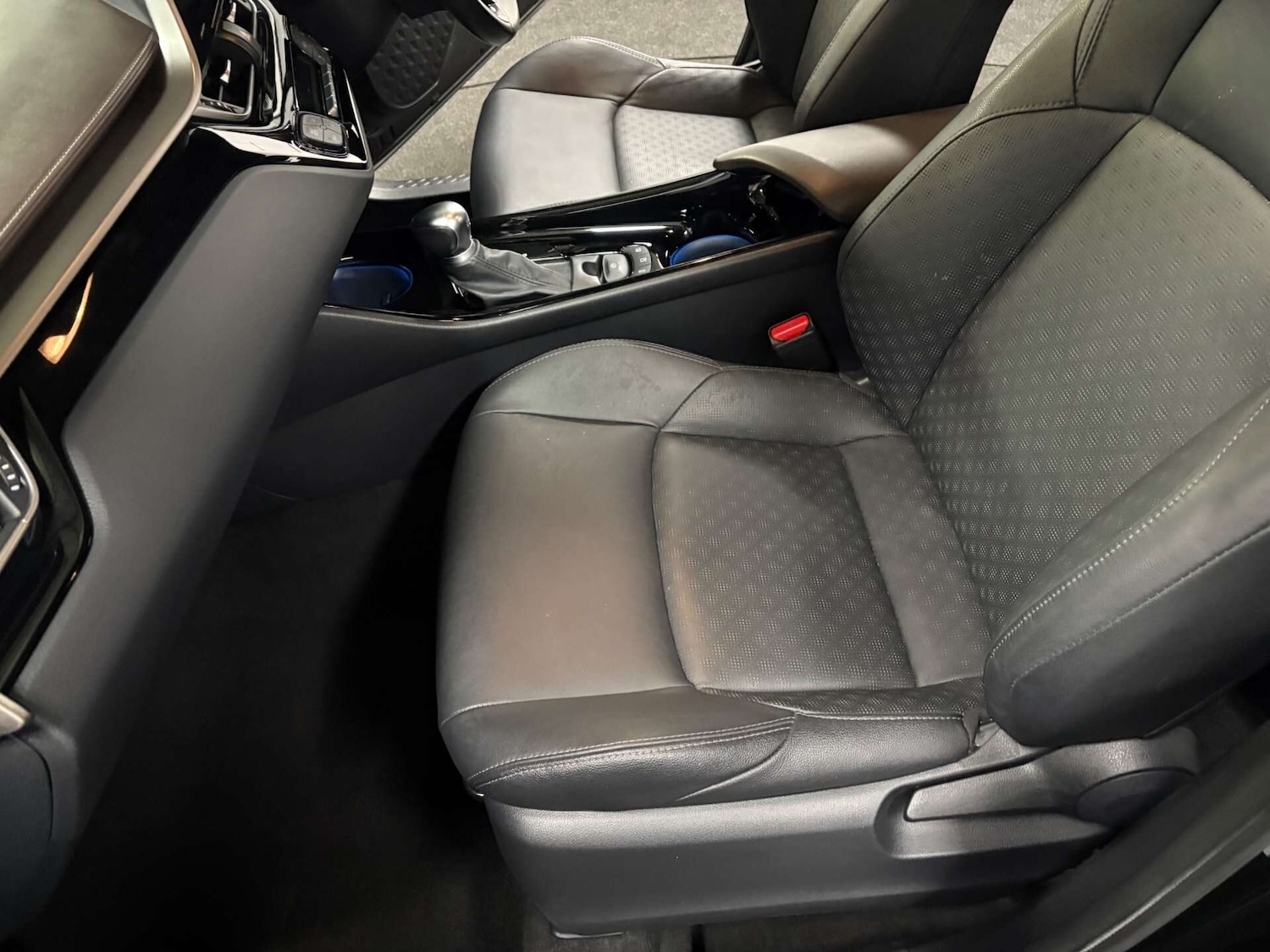 Used Toyota C-HR 2019 for sale - 77129013: Photo 42