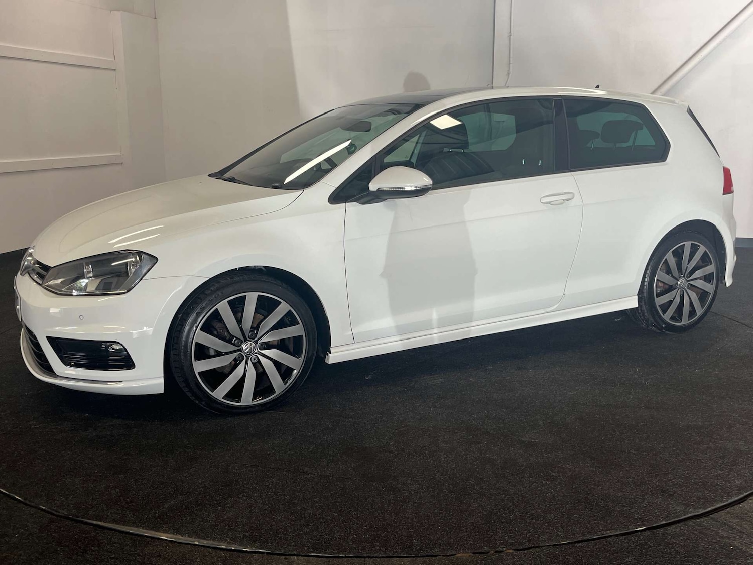 Used Volkswagen Golf 2017 for sale - 76288734: Photo 2