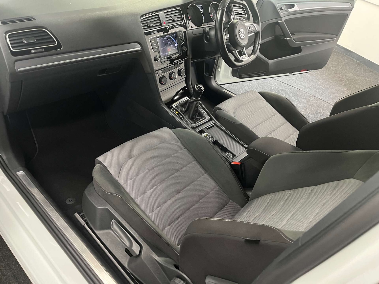 Used Volkswagen Golf 2017 for sale - 76288734: Photo 40