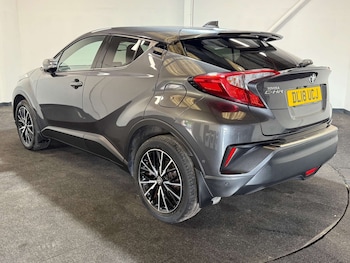 Used Toyota C-HR 2018 for sale - 75525602: Photo