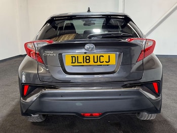 Used Toyota C-HR 2018 for sale - 75525602: Photo