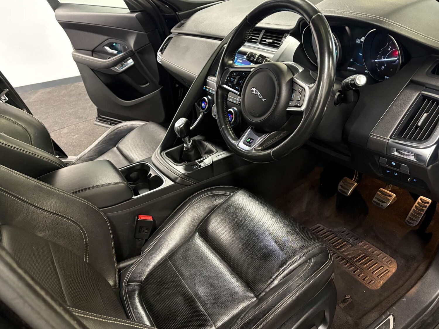 Used Jaguar E-Pace 2019 for sale - 77917389: Photo 16