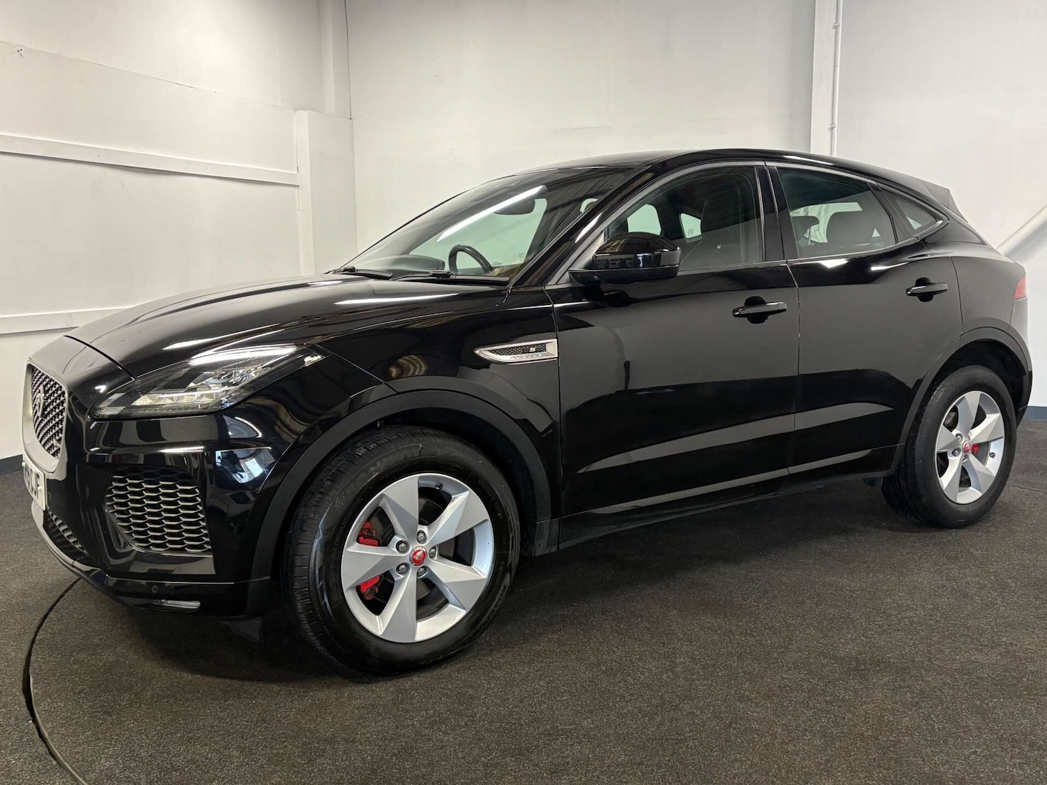 Used Jaguar E-Pace 2019 for sale - 77917389: Photo 2