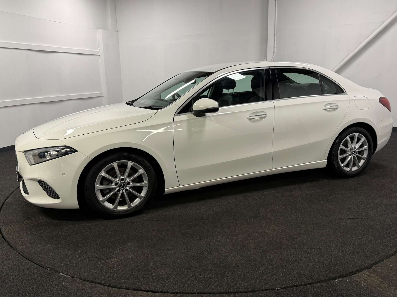 Used Mercedes-Benz A-Class 2019 for sale - 77365449: Photo 2