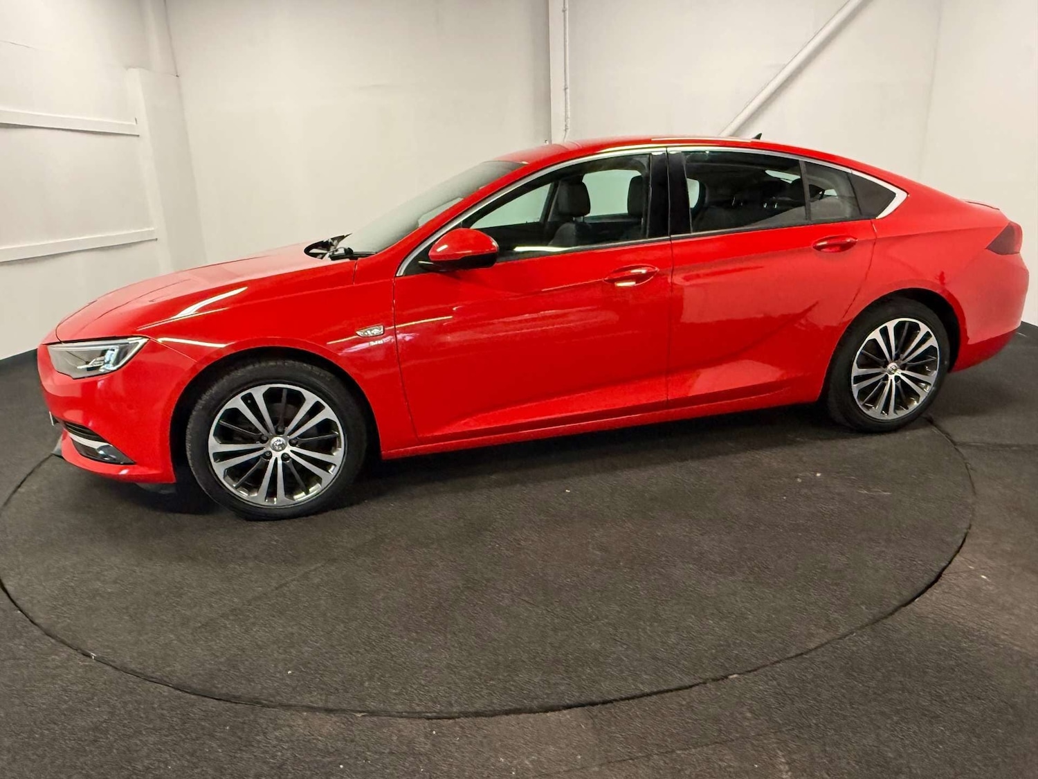 Used Vauxhall Insignia 2018 for sale - 75827269: Photo 2