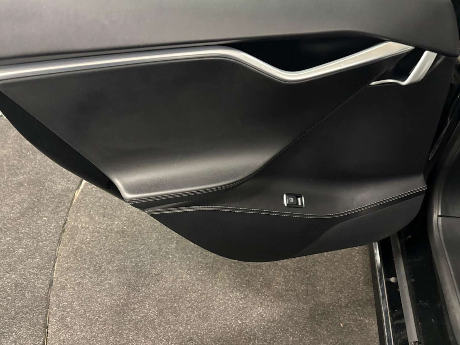 Used Tesla Model S 2017 for sale - 76958645: Photo 37