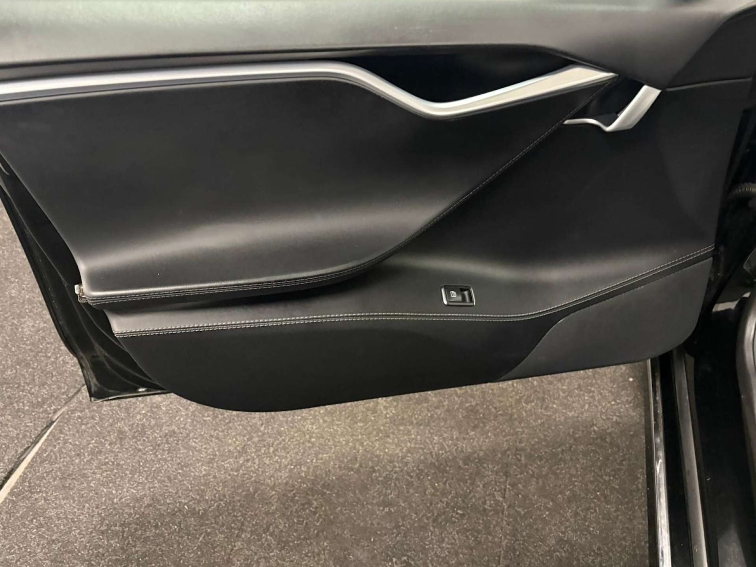 Used Tesla Model S 2017 for sale - 76958645: Photo 42