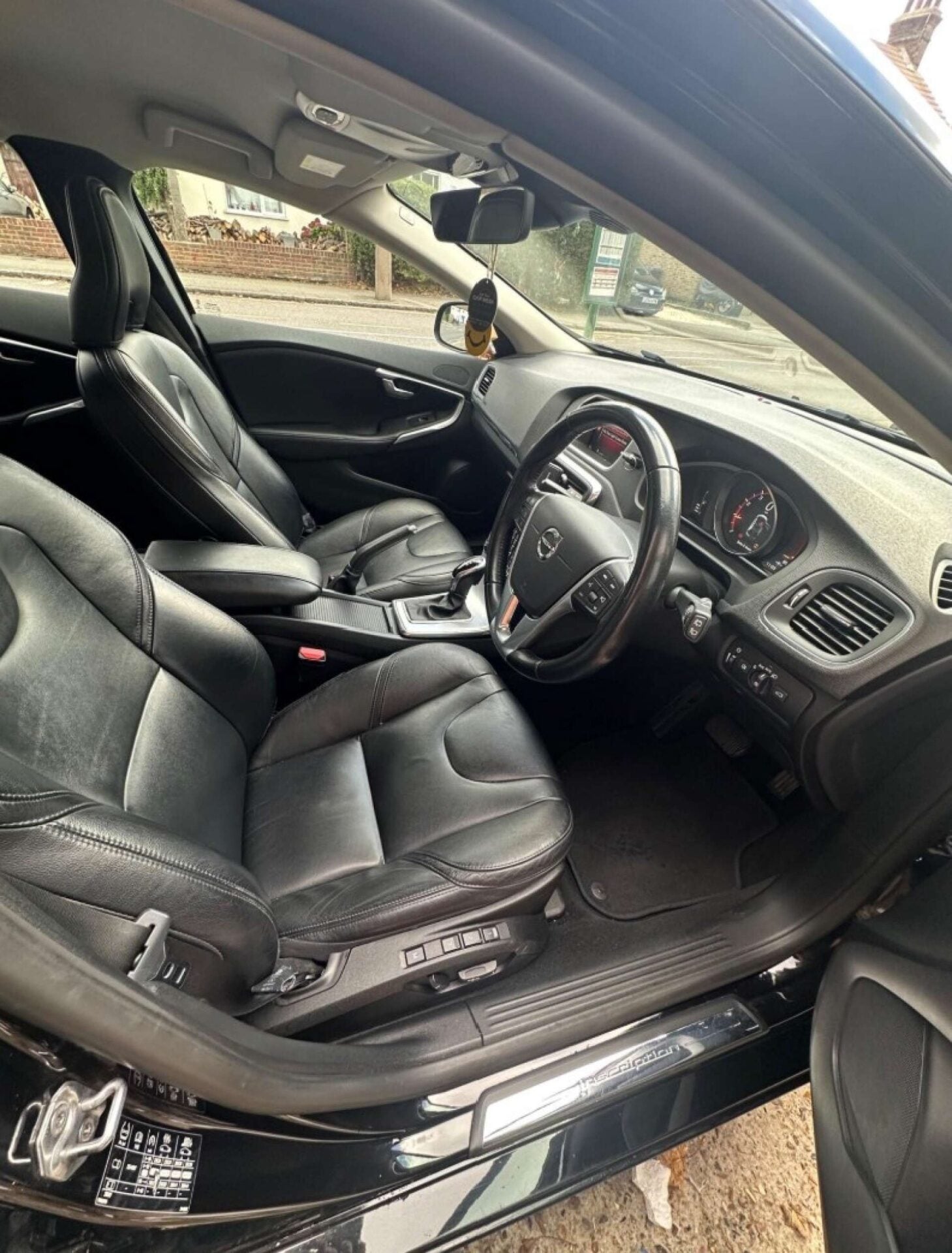 Used Volvo V40 2019 for sale - 78095675: Photo 2