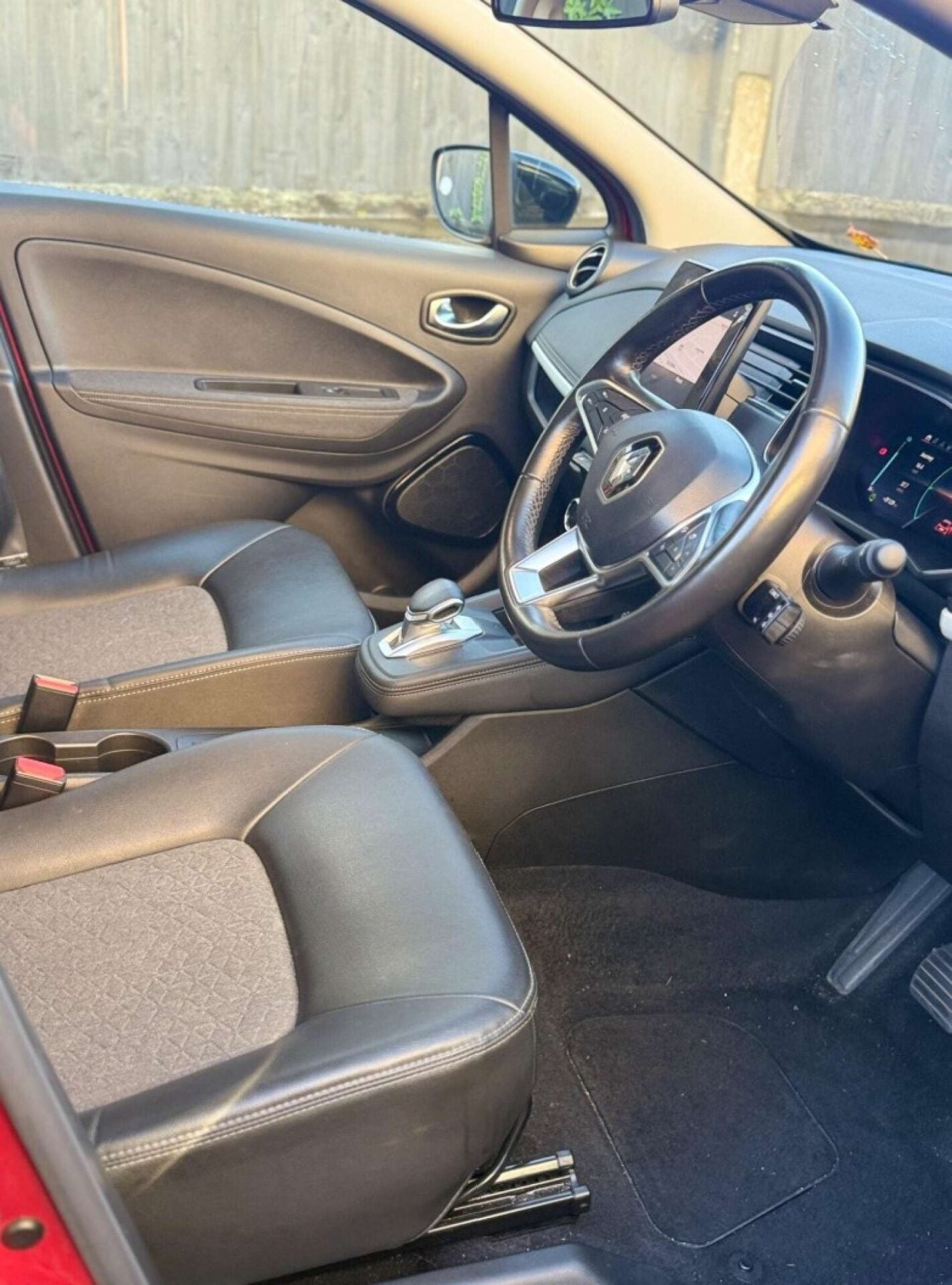 Used Renault Zoe 2023 for sale - 77137099: Photo 3