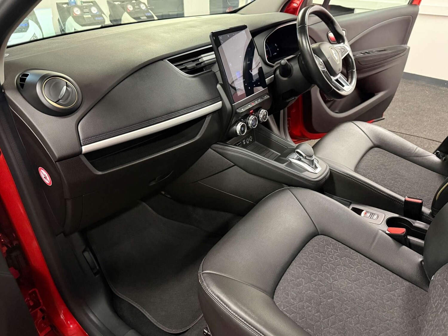 Used Renault Zoe 2023 for sale - 77137099: Photo 42