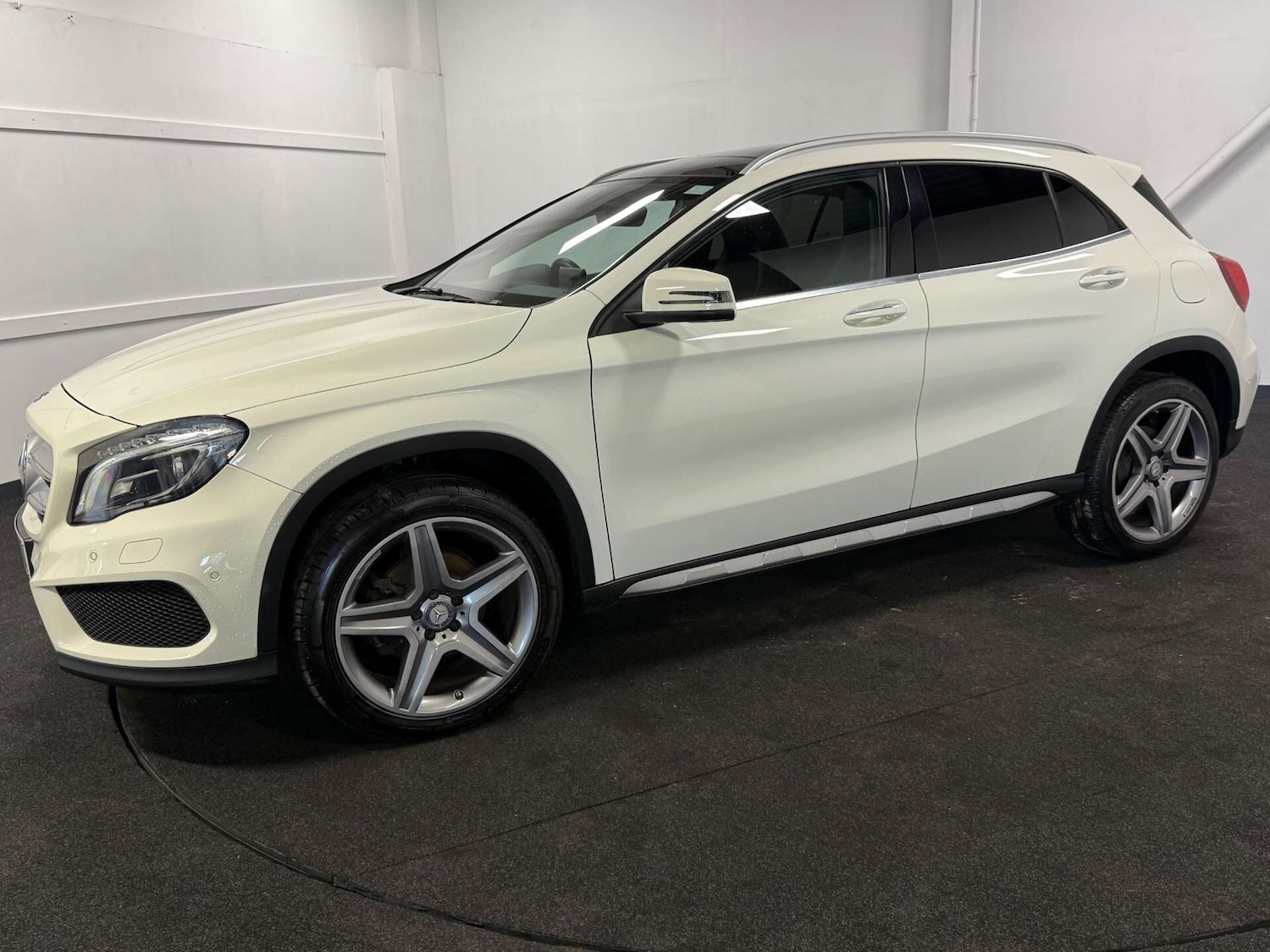 Used Mercedes-Benz GLA 2017 for sale - 76126593: Photo 2