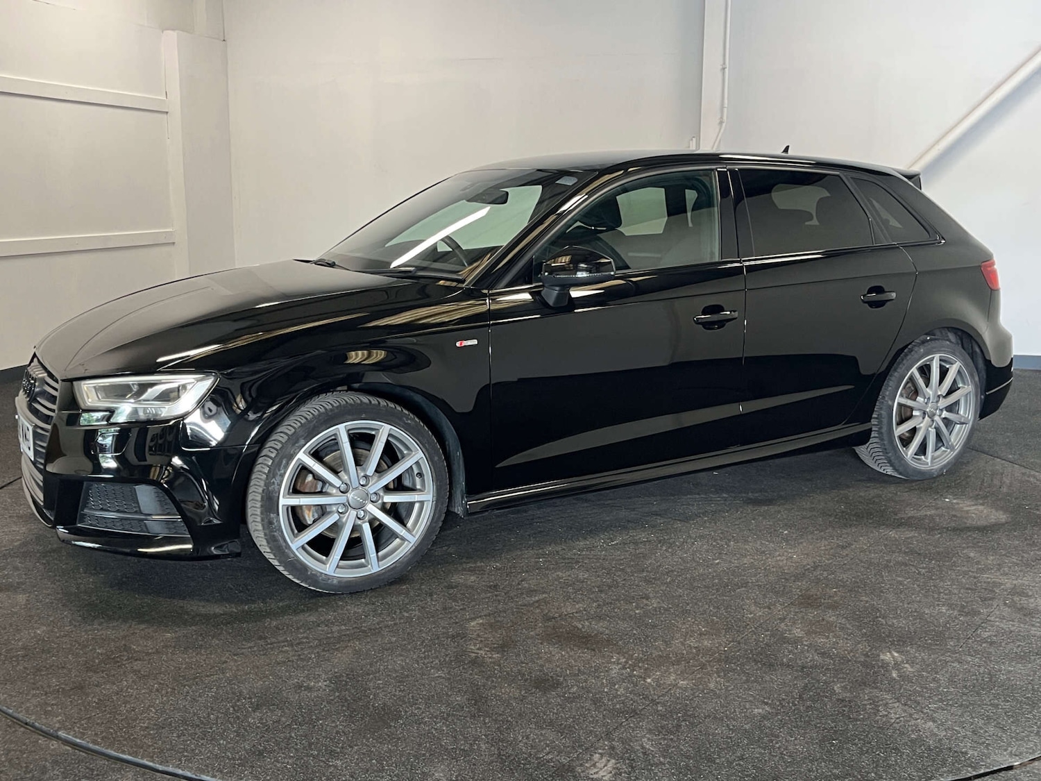 Used Audi A3 2018 for sale - 76185953: Photo 2