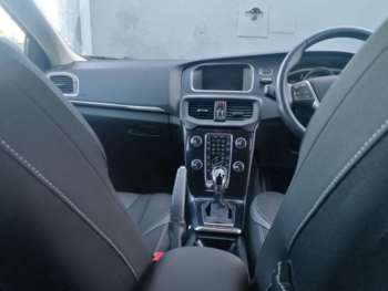 Used Volvo V40 2019 for sale - 75228231: Photo