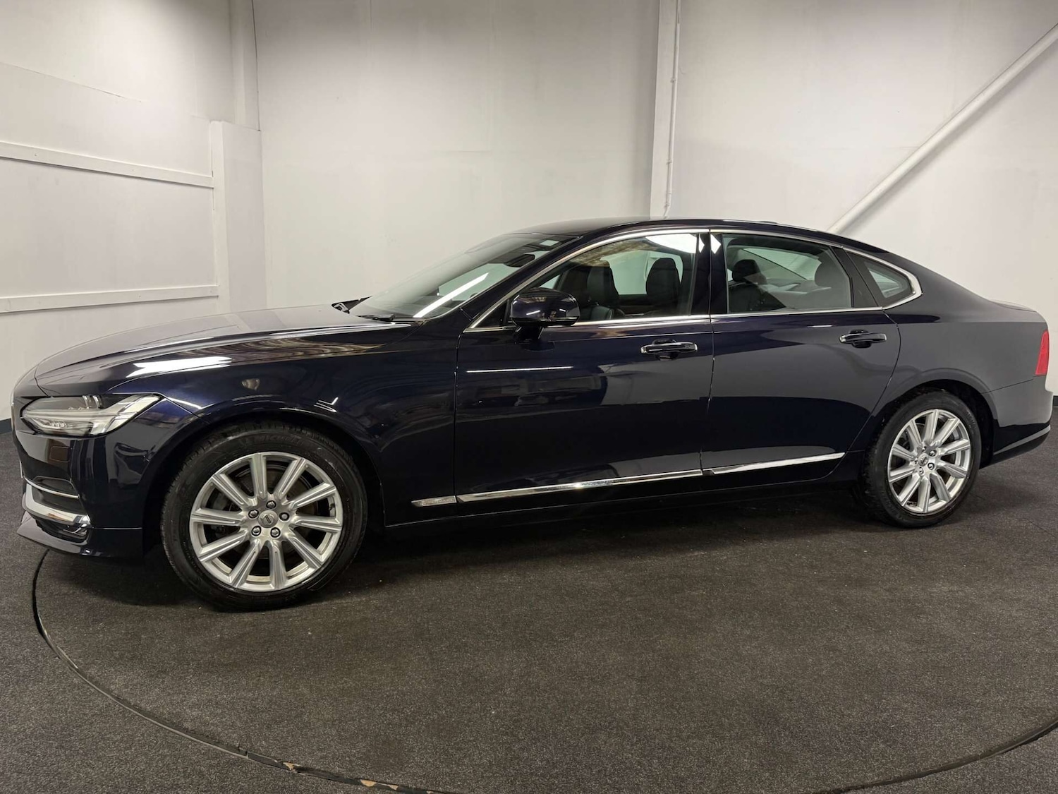 Used Volvo S90 2017 for sale - 76343800: Photo 2