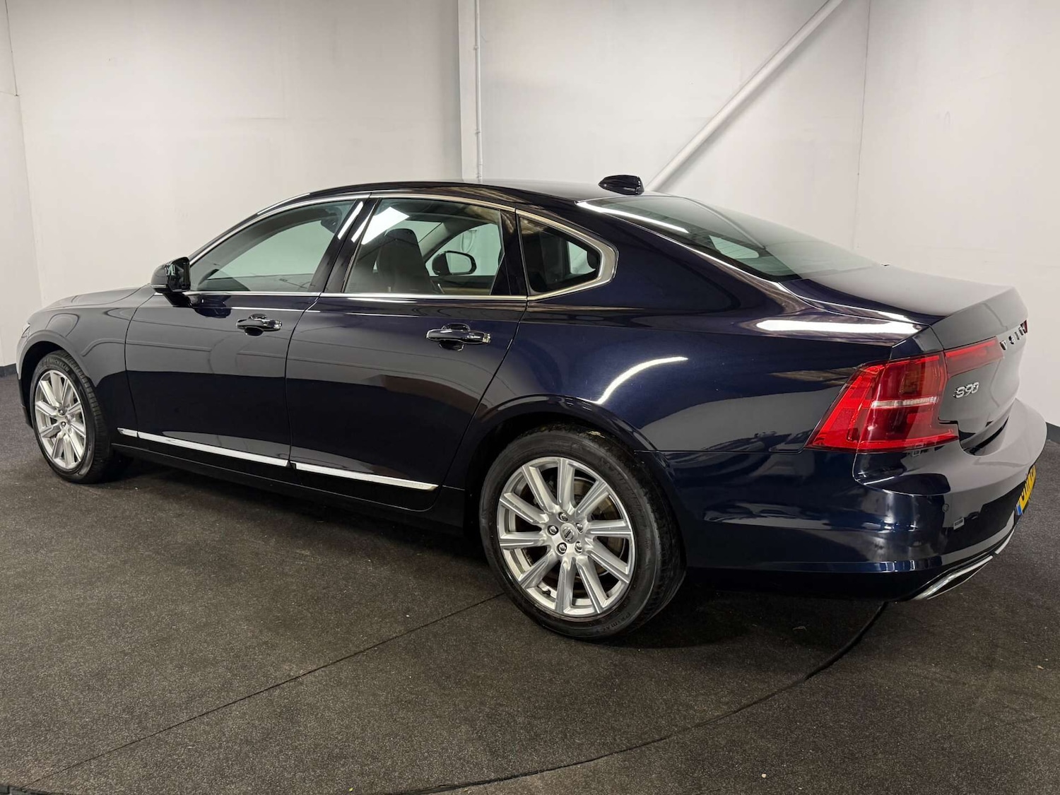 Used Volvo S90 2017 for sale - 76343800: Photo 3