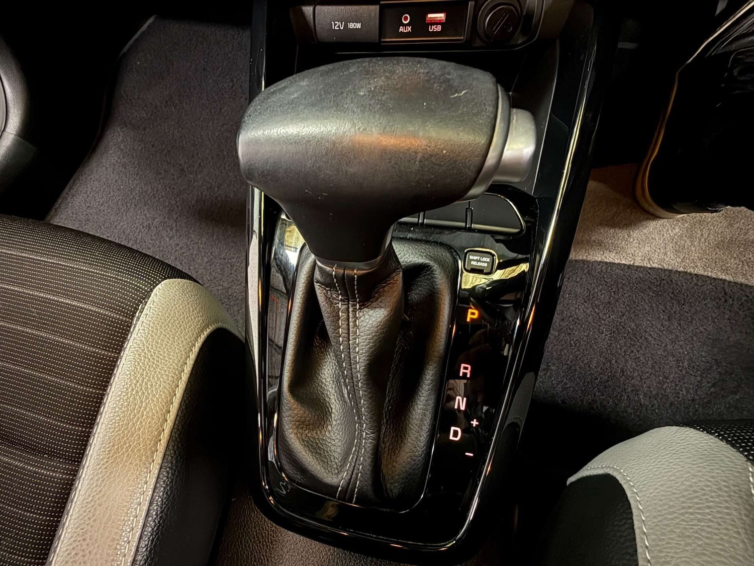 Used Kia Stonic 2020 for sale - 77998653: Photo 17