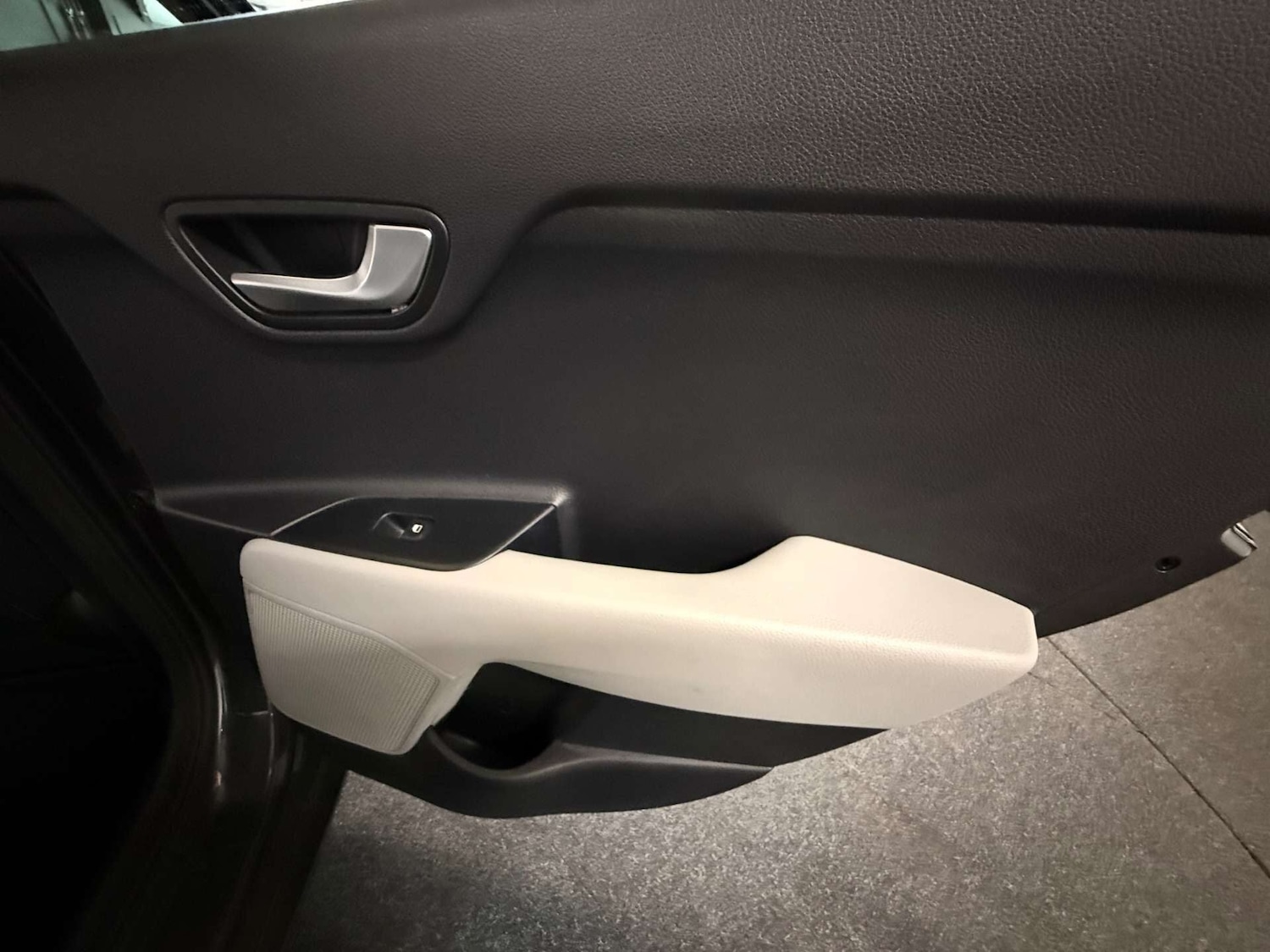 Used Kia Stonic 2020 for sale - 77998653: Photo 30