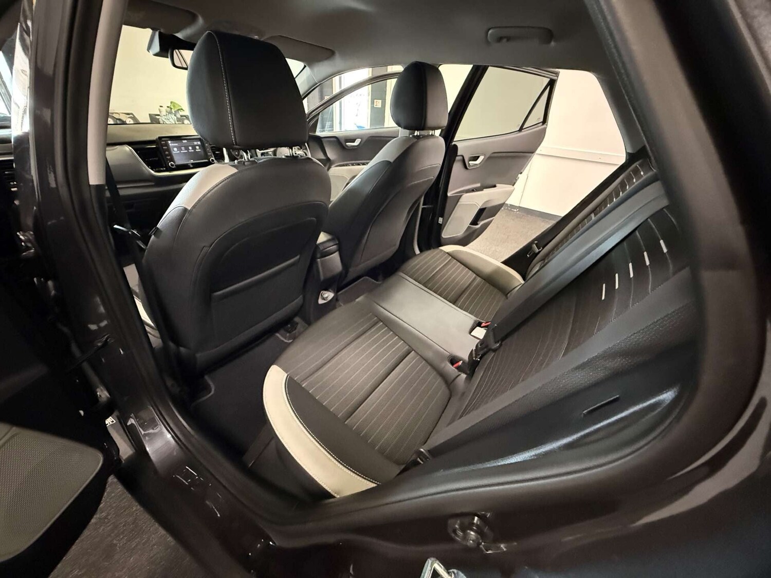 Used Kia Stonic 2020 for sale - 77998653: Photo 36