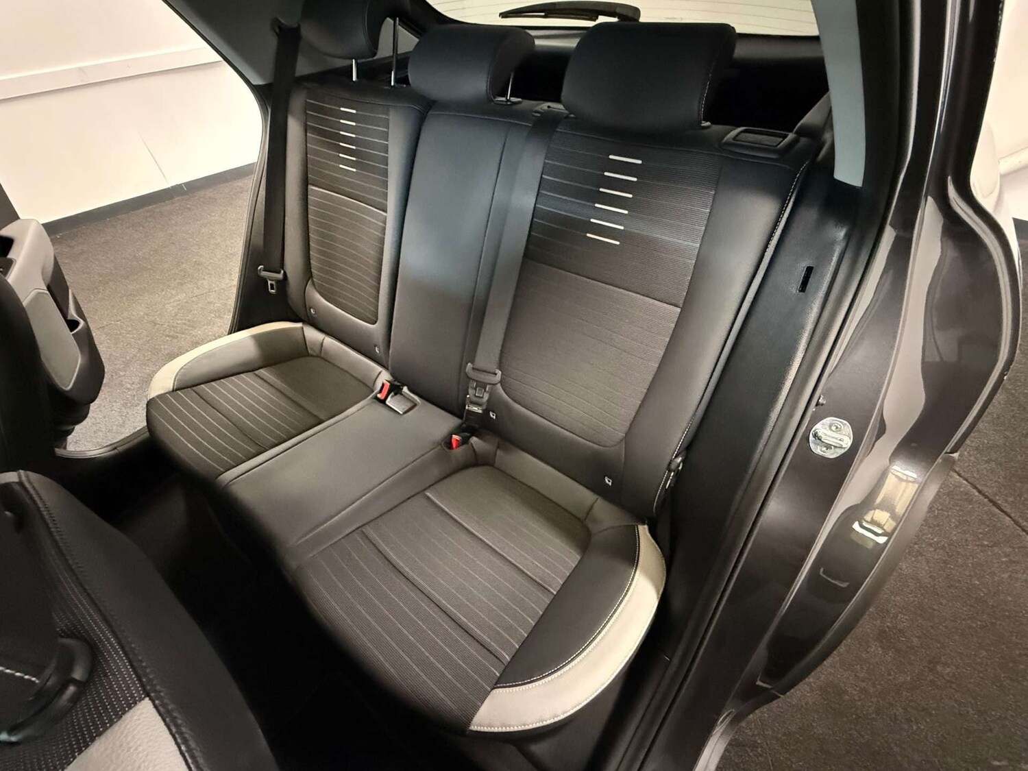 Used Kia Stonic 2020 for sale - 77998653: Photo 38