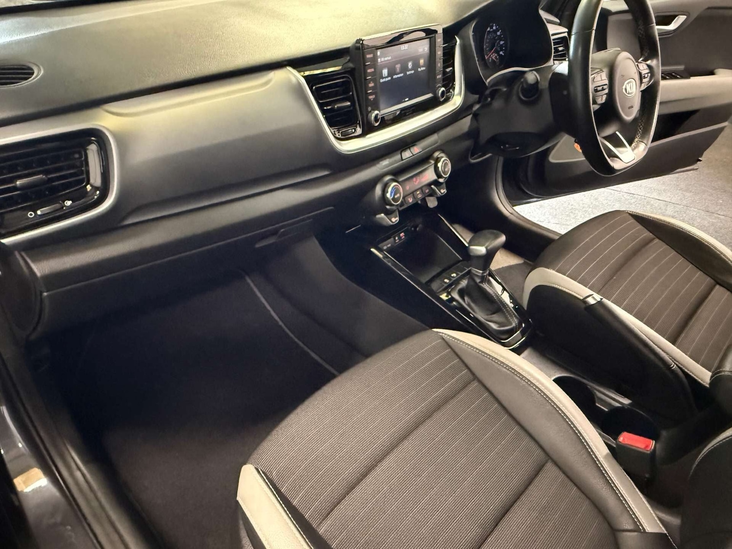 Used Kia Stonic 2020 for sale - 77998653: Photo 44