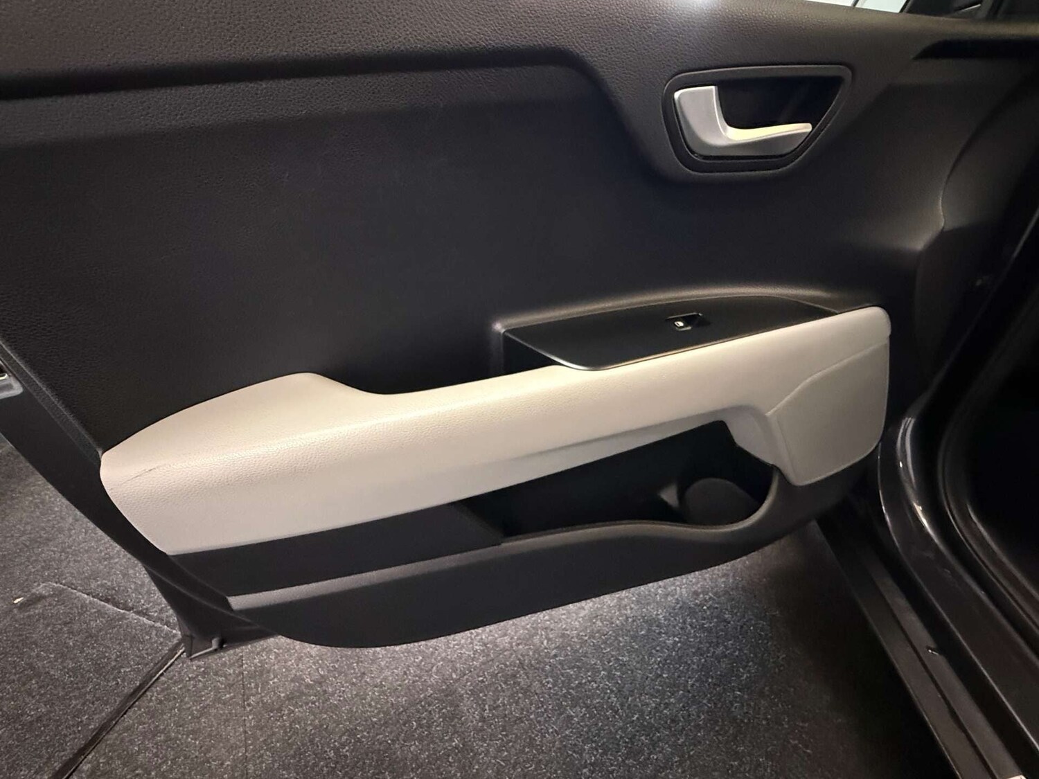 Used Kia Stonic 2020 for sale - 77998653: Photo 45