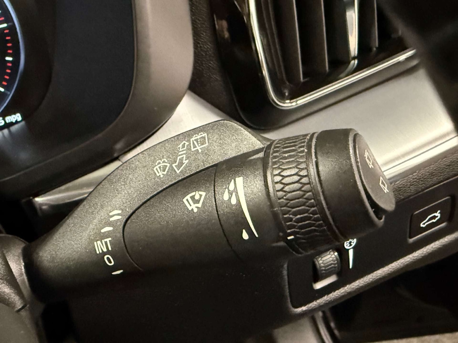 Used Volvo XC60 2019 for sale - 77368090: Photo 23