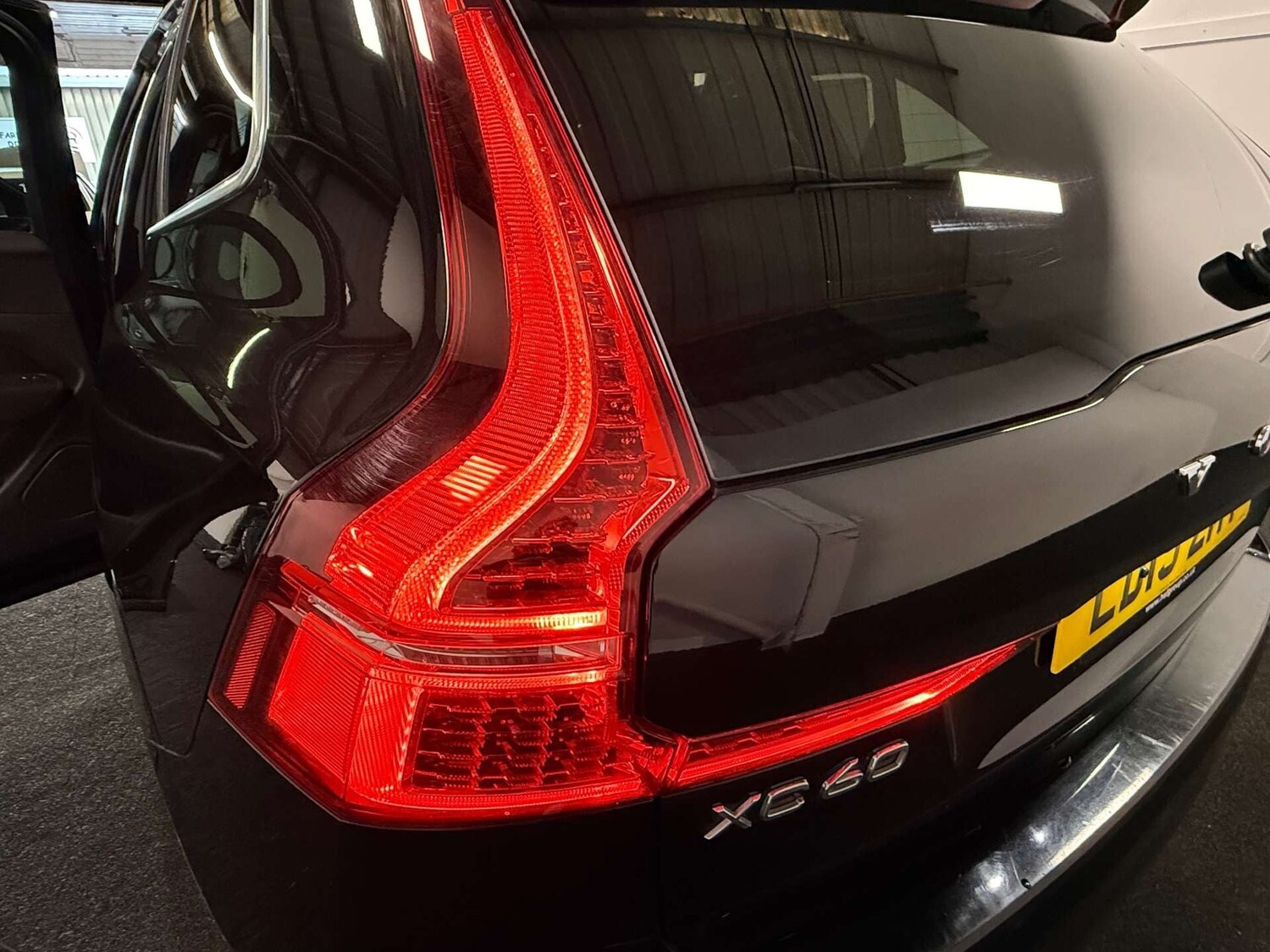 Used Volvo XC60 2019 for sale - 77368090: Photo 42