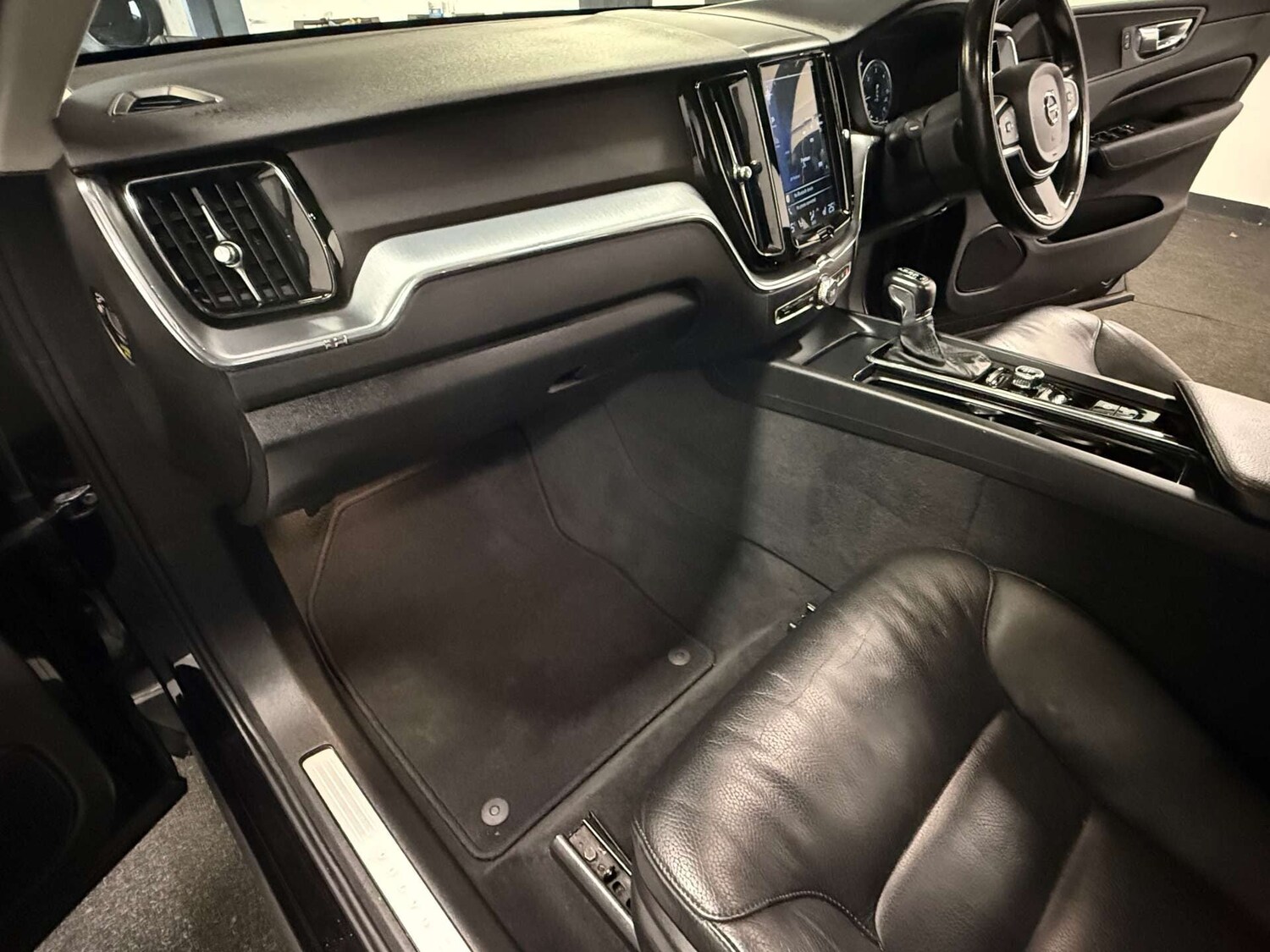 Used Volvo XC60 2019 for sale - 77368090: Photo 51