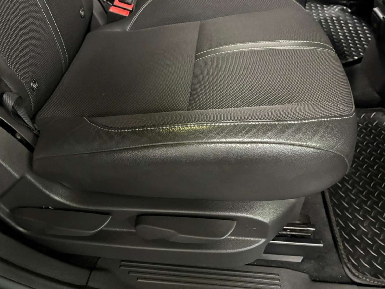 Used Ford C-Max 2017 for sale - 76979427: Photo 32